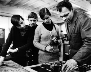 Polytechnischer Unterricht, Gabelstapler Produktion - Neupetershain, Brandenburg, DDR 1966-1970 Berufsausbildung Lehre Schule Alltag